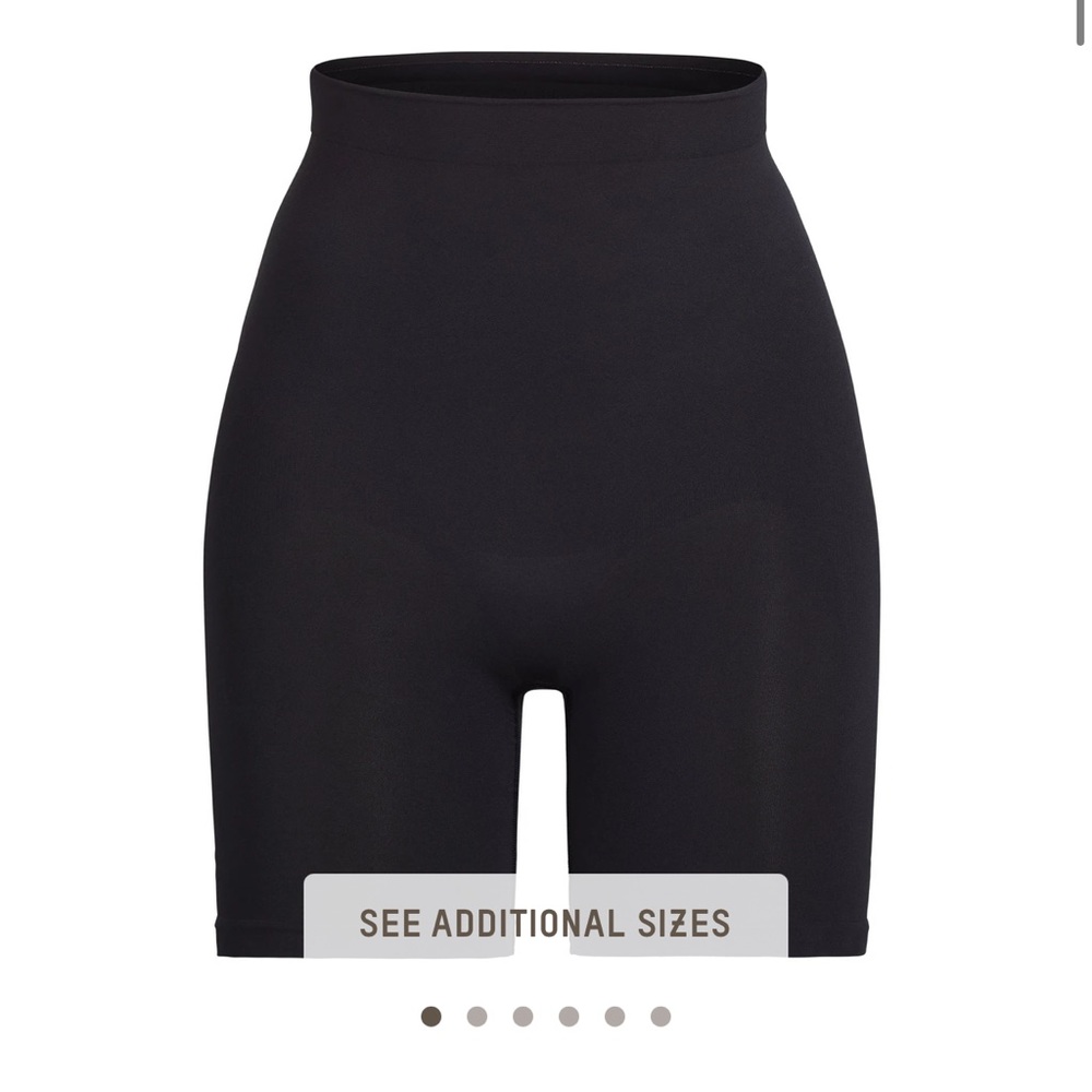 Skims Mid Thigh Sculting short